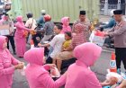 Kapolsek-Balongbendo-bersama-Pengurus-Bhayangkari-Ranting-Balongbendo-Bagikan-Takjil-dan-Santunan-Anak-Yatim-Piatu
