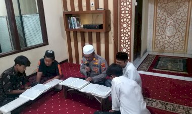 Kanit-Binmas-Polsek-Taman-Gelar-Tadarus-Al-Qur'an-Bersama-Remaja