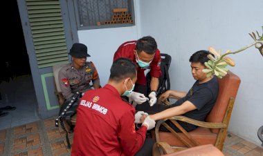 Brimob-Polda-Jatim-Buka-Layanan-Kesehatan-Gratis-di-Ponpes-Al-Khoziny-Sidoarjo