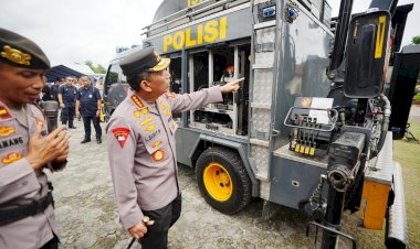 Kapolri-Cek-Langsung-Personel-Sarpras-Polda-DIY,-Pastikan-Siap-Hadapi-Potensi-Bencana