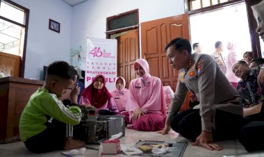 Hari-Jadi-YKB-ke-46,-Kapolres-Bojonegoro-Beri-Hadiah-Laptop-Bocah-Jago-Perbaiki-Elektronik