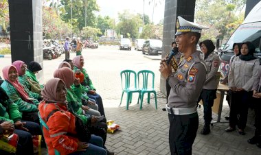 Polres-Probolinggo-Kota-Peringati-Hari-Kartini-Bersama-Pengemudi-Ojol-Perempuan