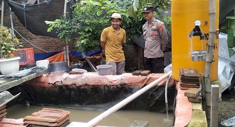 Bhabinkamtibmas Desa Krembangan Bersilaturahmi dengan Warga Binaan dalam Rangka Idul Fitri 1446 Hijriyah