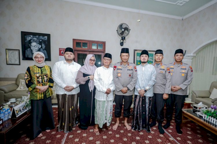 Pupuk Sinergitas Dengan Ulama Kapolda Jatim Kunjungi Ketua Umum MUI di Kota Kediri