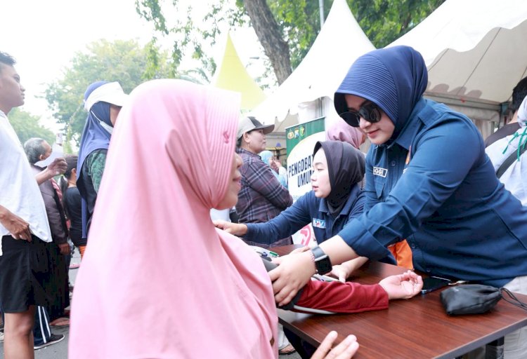 Ratusan Warga Manfaatkan Layanan Kesehatan Gratis Polda Jatim di CFD Hari Bhayangkara ke -79