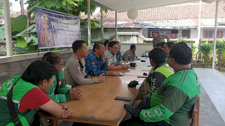 Polantas Menyapa : Polres Bondowoso Beri Edukasi Komunitas Ojol di Operasi Patuh Semeru 2025