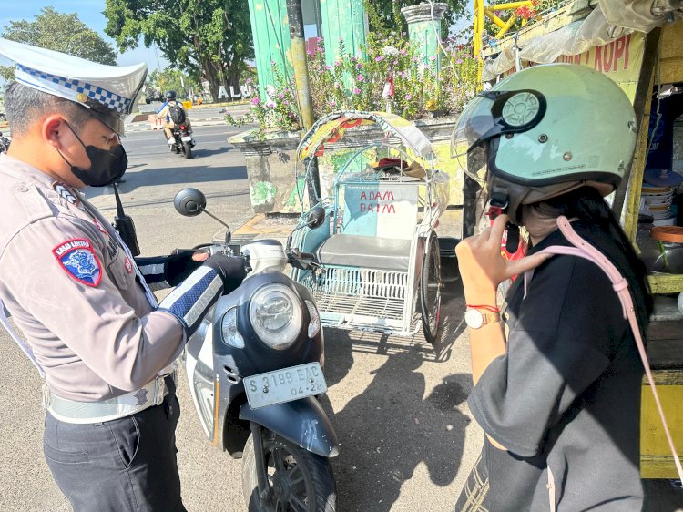 Hari ke -10 Operasi Patuh Semeru 2025 Polres Tuban Berikan Sangsi Tilang dan Teguran Untuk Edukasi Tertib Lalin