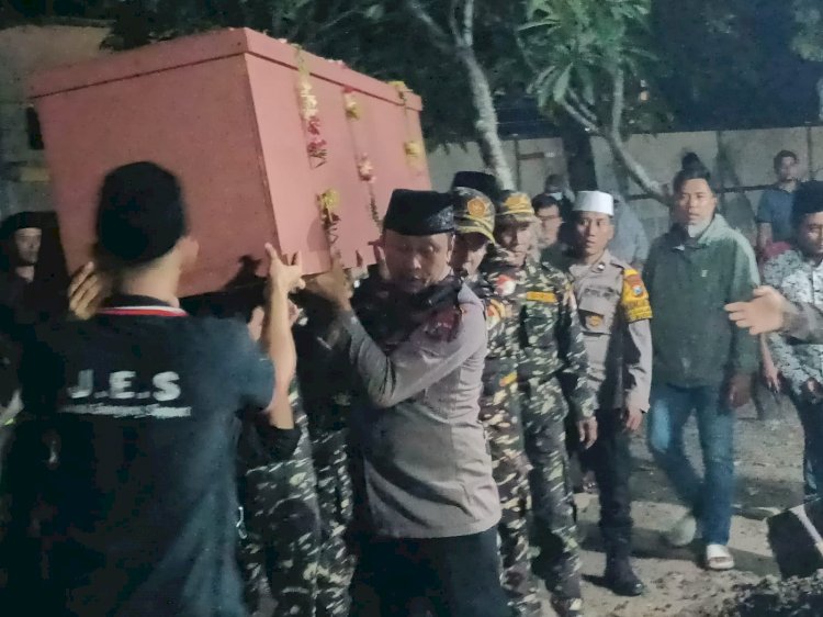 Kapolsek Buduran Hadir di Pemakaman Santri Al Khoziny Asal Desa Damarsi