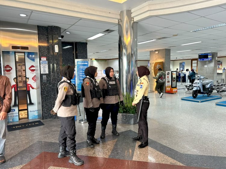 Polwan Jenggala Presisi Patroli Ke Perkantoran, Pastikan Kamtibmas Kota Sidoarjo Kondusif